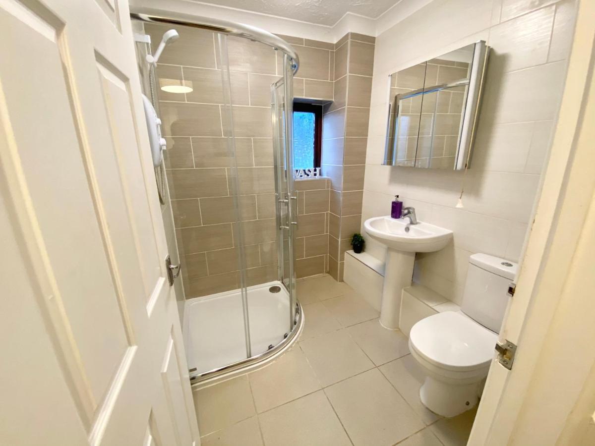 Easyrest Spalding - 4 Beds & Free Parking - Central & Modern Open Plan Apartment - Convenient Location ภายนอก รูปภาพ
